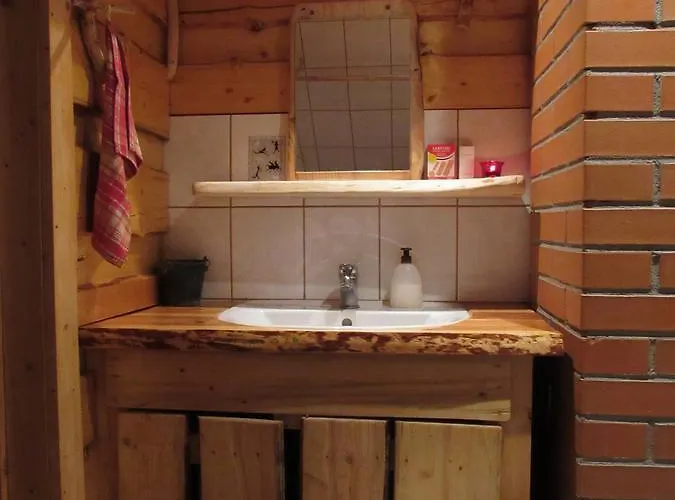 Metsatu Valge Elevandi Puhkemaja * Отепя